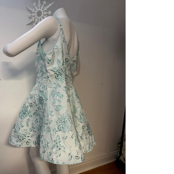 NWT Le Chateau V-neck Spaghetti Strap Fit Flare Jacquard Floral Foil Mini dress - Picture 3 of 9